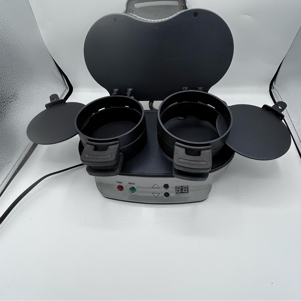 Electric Double Sandwich Maker - Silver and Black - Picture 5 of 7